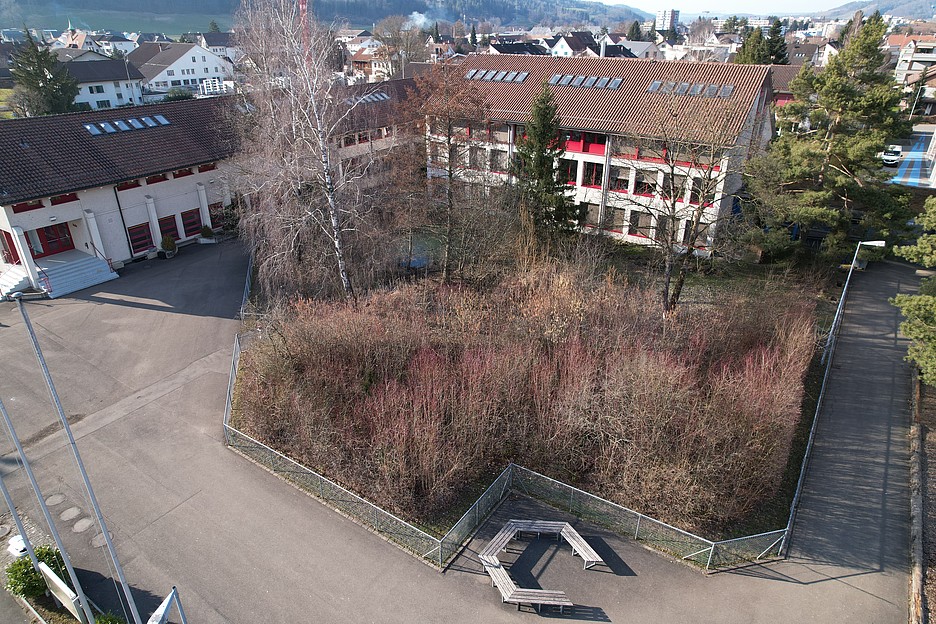 Das bisher kaum genutzte Areal auf dem Schulgelände des Sekundarschulhauses in Embrach (ZH).