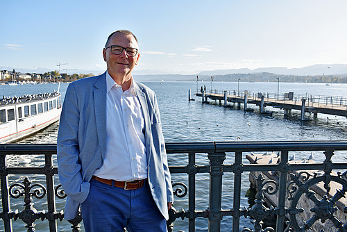 Gemeindeaffin: Martin Harris ist seit 2002 Geschäftsführer des Verbands der Gemeindepräsidien des Kantons Zürich. In seiner Laufbahn hat er auch für die Gemeinden Einsiedeln, Zollikon und Zürich gearbeitet.