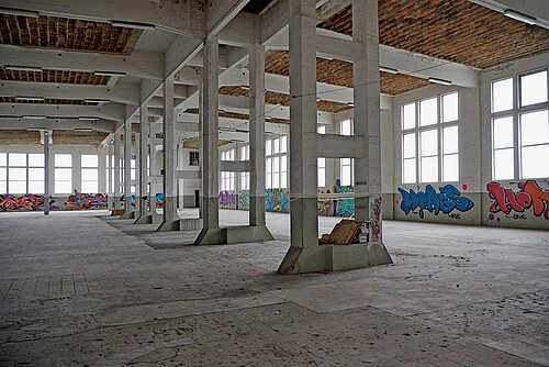 Die leeren Industriehallen im Attisholz-Areal werden bald zu Wohnungen und Gewerbeflächen umgebaut.