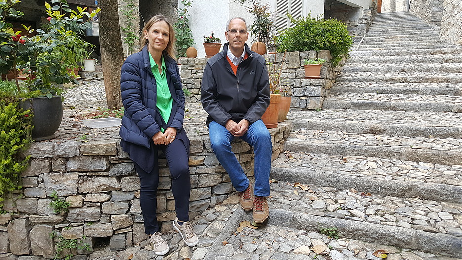Marika Codoni, Sozialvorsteherin, und Giorgio Cereghetti, ehemaliger Sozialvorsteher, verantworten das Projekt.