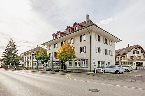Das Gemeindehaus von Münchenbuchsee im Herbst.