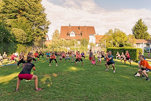 Bei Active City können sämtliche Interessierte – egal ob jung oder alt – an Sportprogrammen in einer Gemeinde teilnehmen.