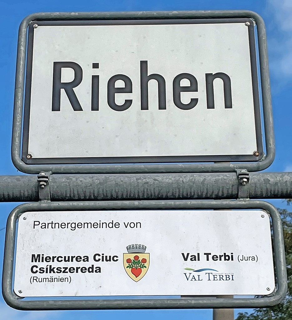 Der Partnerschaftsvertrag zwischen den Gemeinden Riehen und Csikszereda sieht unter anderem einen kulturellen Austausch vor. Tatsächlich sind in den letzten drei Jahrzehnten immer mal wieder rumänische Musiker nach Riehen gereist. Umgekehrt harzt der Austausch allerdings noch.