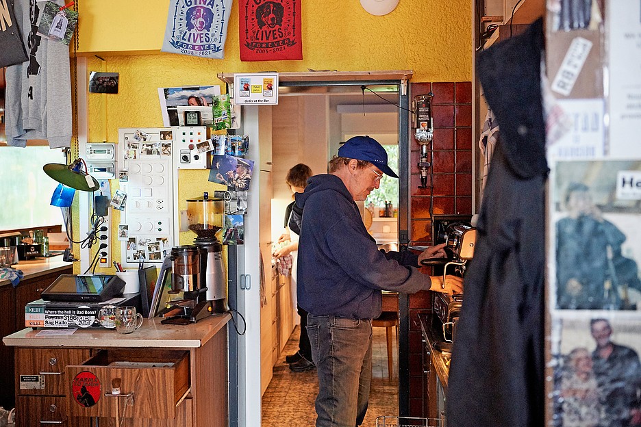 Daniel Fontana an der Kaffeemaschine im «Bad Bonn».