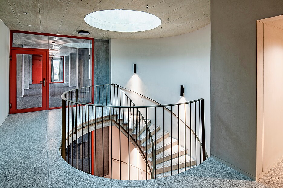 Das neue Verwaltungsgebäude in Thun wurde bewusst so konzipiert, das flexible Arbeitsmodelle möglich sind.