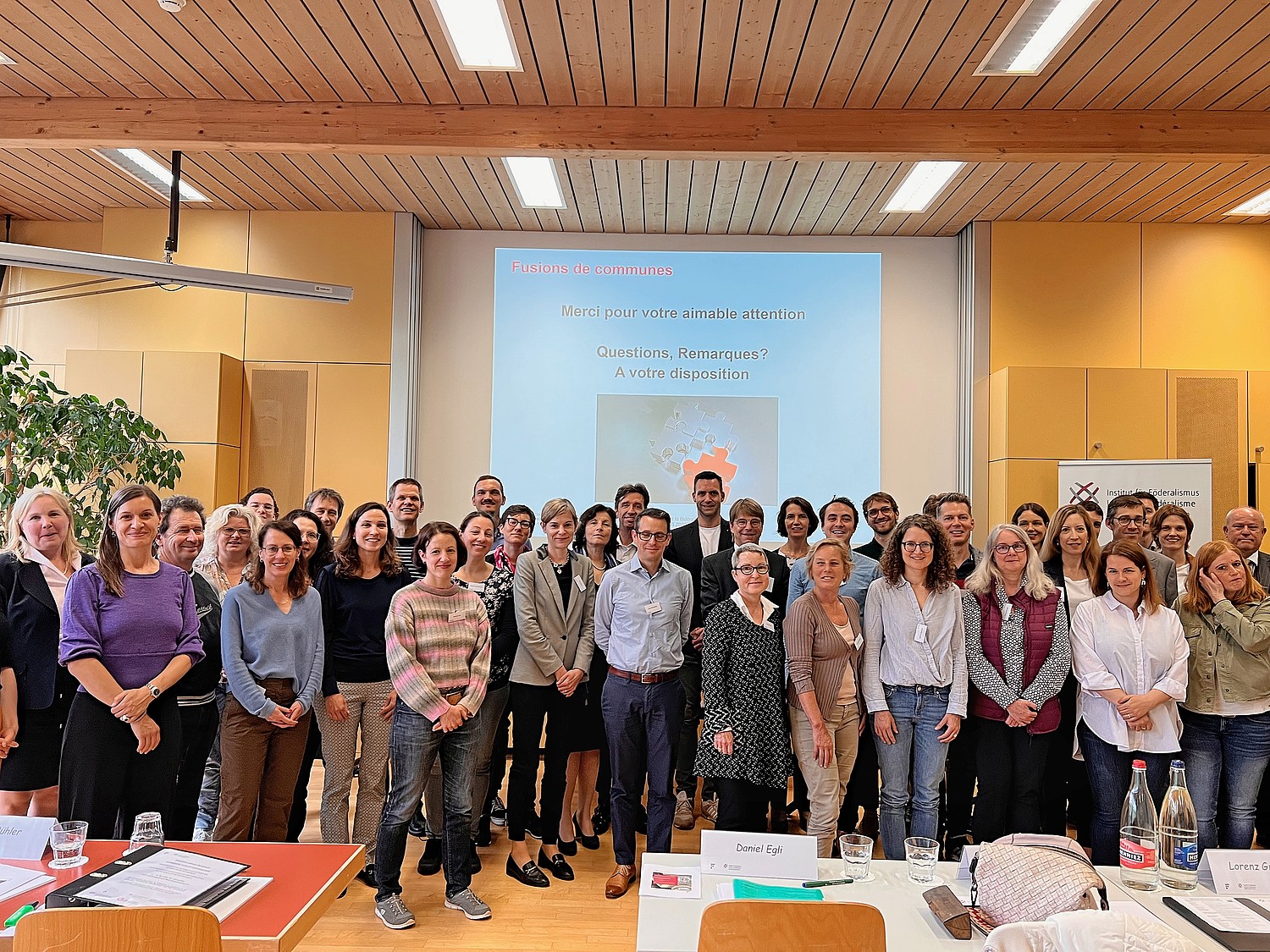 Gemeinsames Nachdenken über das Funktionieren der Schweiz: die Teilnehmenden des ersten Föderalismus-Seminars in Schwarzenberg (LU).