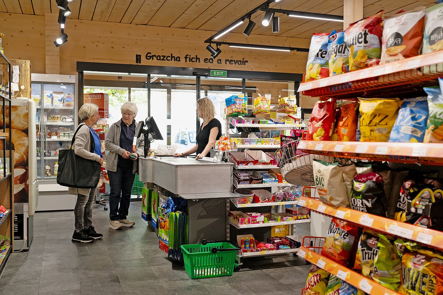 Butia Ramosch Blick in den Laden von Ramosch.