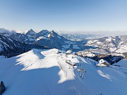 So viel Schnee hat es nicht den ganzen Winter: Bergstation von TéléCharmey.