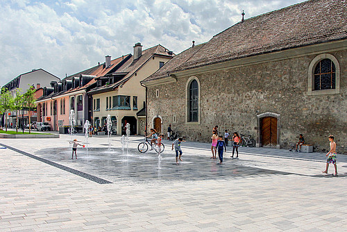 Im Sommer wird der Placette du Temple dank seines Wasserspiels zum Vergnügungsort für Kinder. 