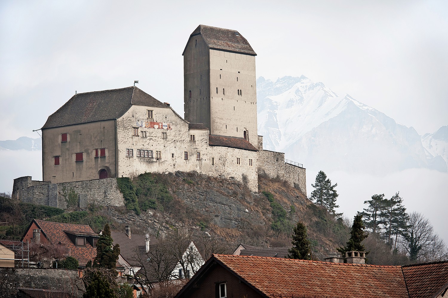 Das Schloss in Sargans (SG). Auch Denkmäler von kantonaler und nationaler Bedeutung liegen in St. Gallen künftig im Aufgabenbereich der Gemeinden.