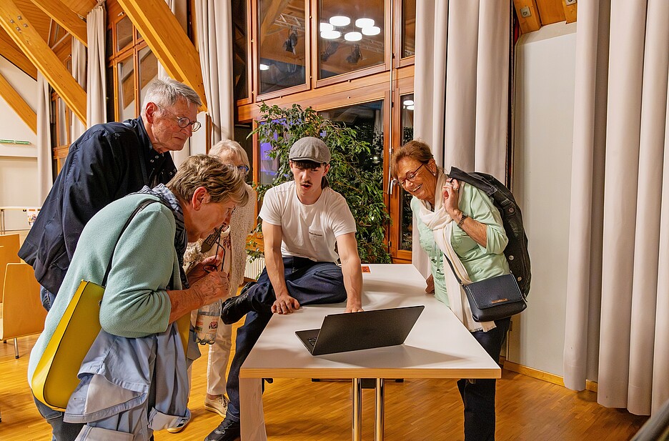 Impressionen des Themenabends über künstliche Intelligenz: Nach dem Referat gab es Praxistipps.