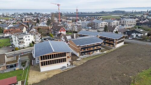 Aushängeschild des klimafreundlichen Bauens ist die Überbauung «Alte Schmitte» im Vordergrund.