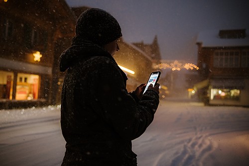 Waren bestellen, wann und wo es gerade passt: Das ermöglicht die digitale Dorfstrasse.