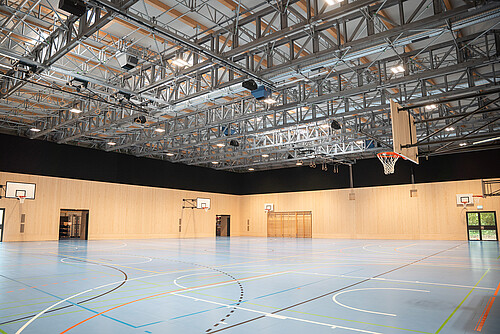 Die Doppel-Turnhalle in Oberwil (BL).