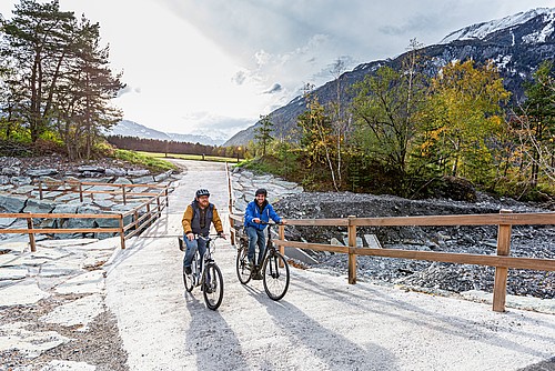 Die neue Querung der «Maschänserrüfe» sichert den Betrieb des Radwegs bei Regen und gewährleistet bei Extremereignissen ein Überspülen und den Geschiebetransport.