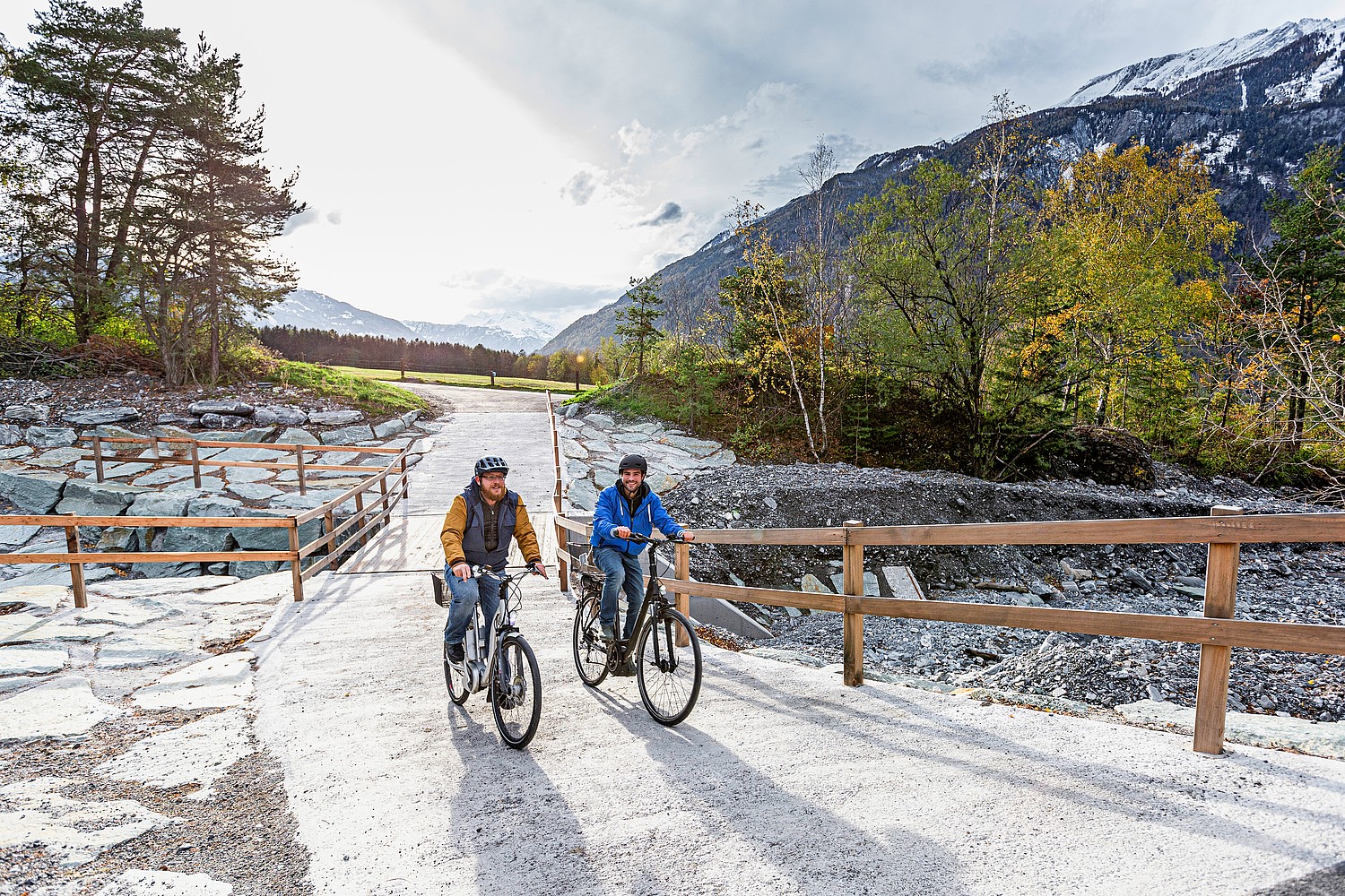 Die neue Querung der «Maschänserrüfe» sichert den Betrieb des Radwegs bei Regen und gewährleistet bei Extremereignissen ein Überspülen und den Geschiebetransport.