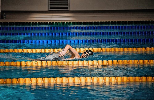 Sportanlagen wie Hallenbäder sind kostenintensive Infrastrukturen – deshalb kann eine Zusammenarbeit von Gemeinden Sinn ergeben.