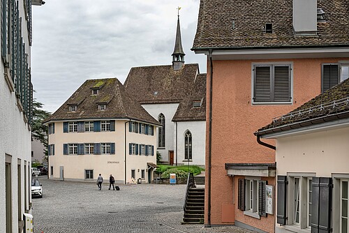 Farbsituation am Dorfplatz von Küsnacht (ZH).
