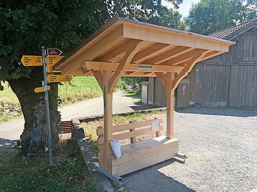 Eines der Mitfahrbänkli in Nesslau.