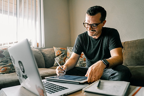 Auch Angestellte von Gemeindeverwaltungen haben mit Covid-19 gute Erfahrungen im Homeoffice gesammelt. Die Betreuung und Beratung am Schalter bleibt aber auch in Zukunft wichtig.