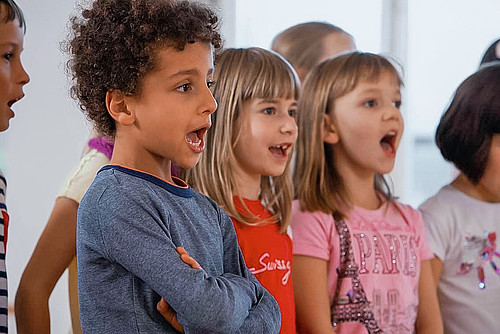 Der Kinderchor der Musikschule Biel beim Üben.