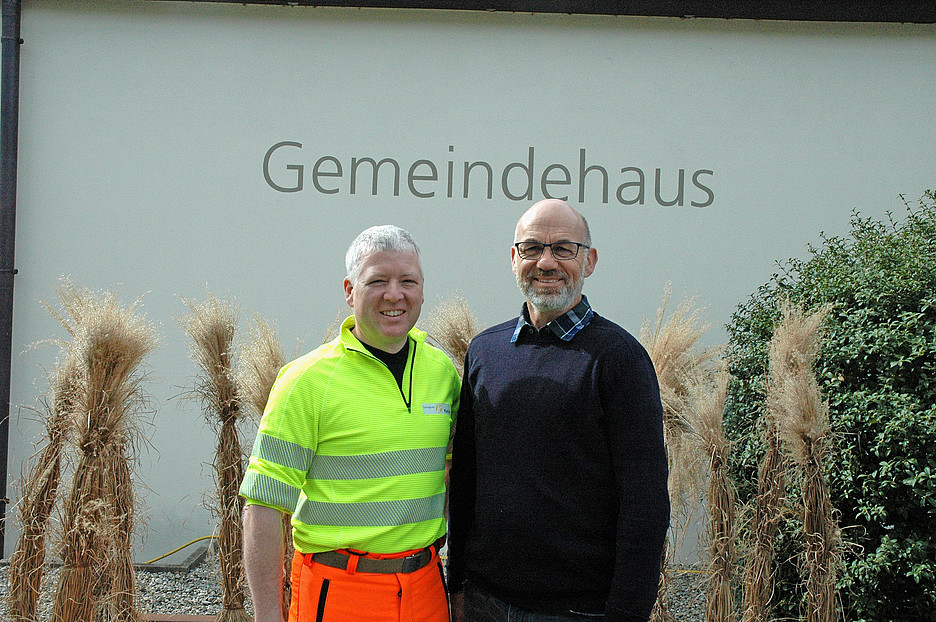 Werkdienstleiter Thomas Arnold (links) und Lucas Goerre, Bereichsleiter Bau und Infrastruktur, bringen die Gemeinde Kerns auf Elektrokurs.