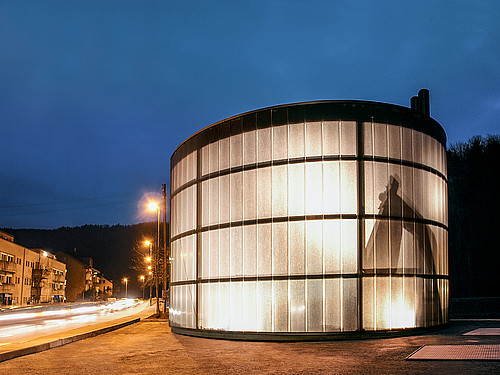 Die Holzschnitzel-Heizzentrale des Quartierwärmeverbunds Sennhof.