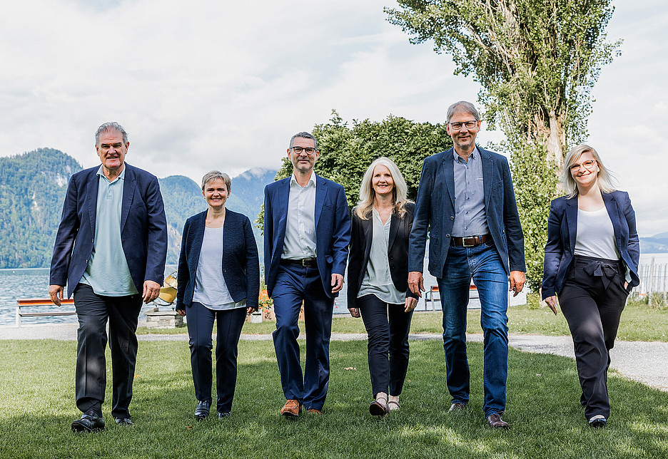 Der Gemeinderat von Vitznau: Stefan Tobler (Finanzen), Monika Camenzind (Bildung und Kultur), Gemeindepräsident Herbert Imbach (Präsidiales), Anita Mehr (Gesundheit und Soziales), GR Erich Waldis (Bau, Umwelt und Raumordnung) und Gemeindeschreiberin Petra Waldis.