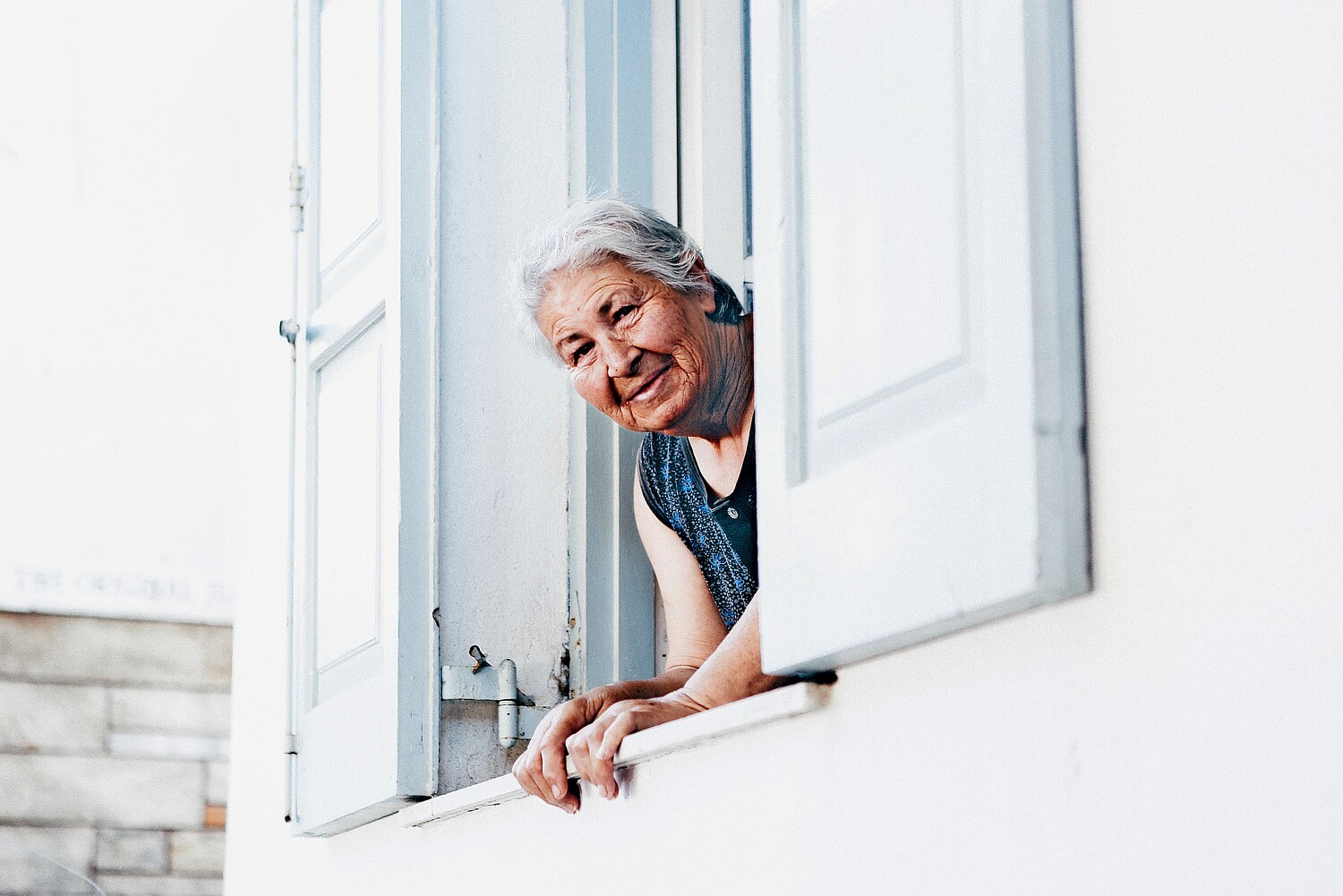 Ältere Menschen, die sich freiwillig engagieren, können für Gemeinden eine wertvolle Ressource sein.