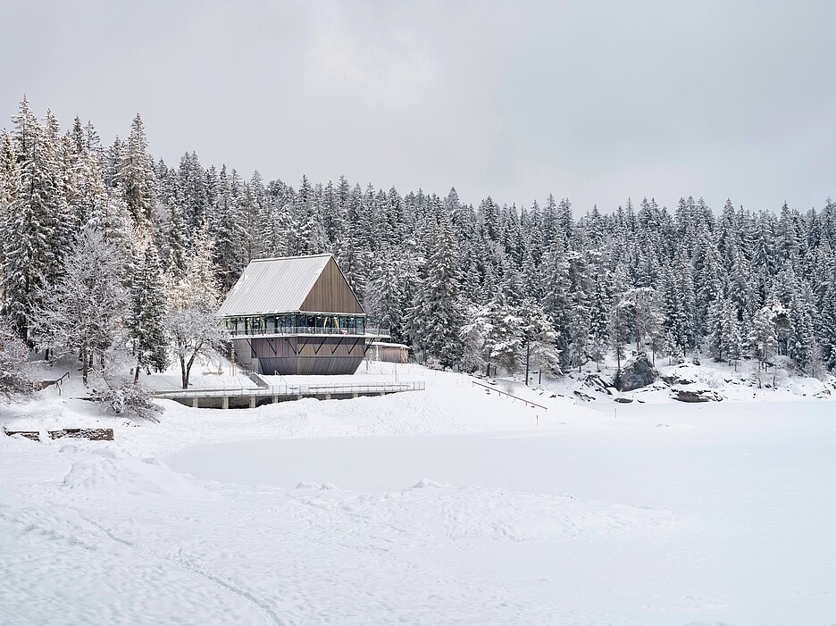 Der Caumasee und das Restaurant spielen für den Tourismus in Flims (GR) eine wichtige Rolle.