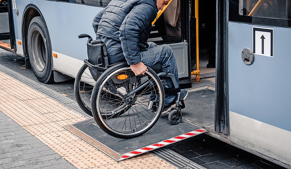 Noch nicht alle Haltestellen in der Schweiz sind behindertengerecht ausgebaut.