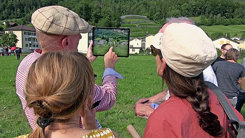 AR-Visualisierungen – wie hier in Glarus – sind bei der Bevölkerung populär.