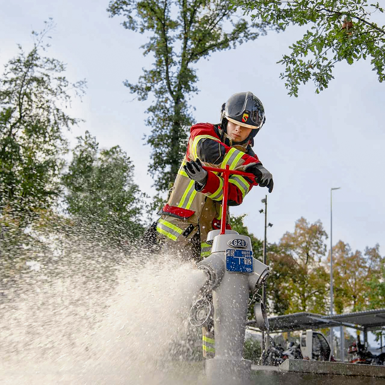 Viele Feuerwehrleute arbeiten als Milizkräfte und setzen ihre Freizeit für die Organisation ein.