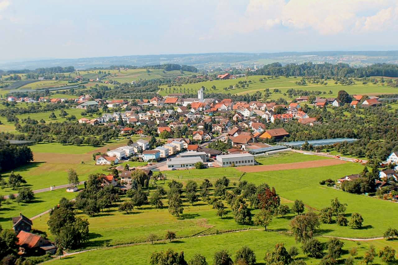 In Muolen im Kanton St. Gallen setzt man auf innovative Arbeitsmodelle, um dem Fachkräftemangel entgegenzuwirken.