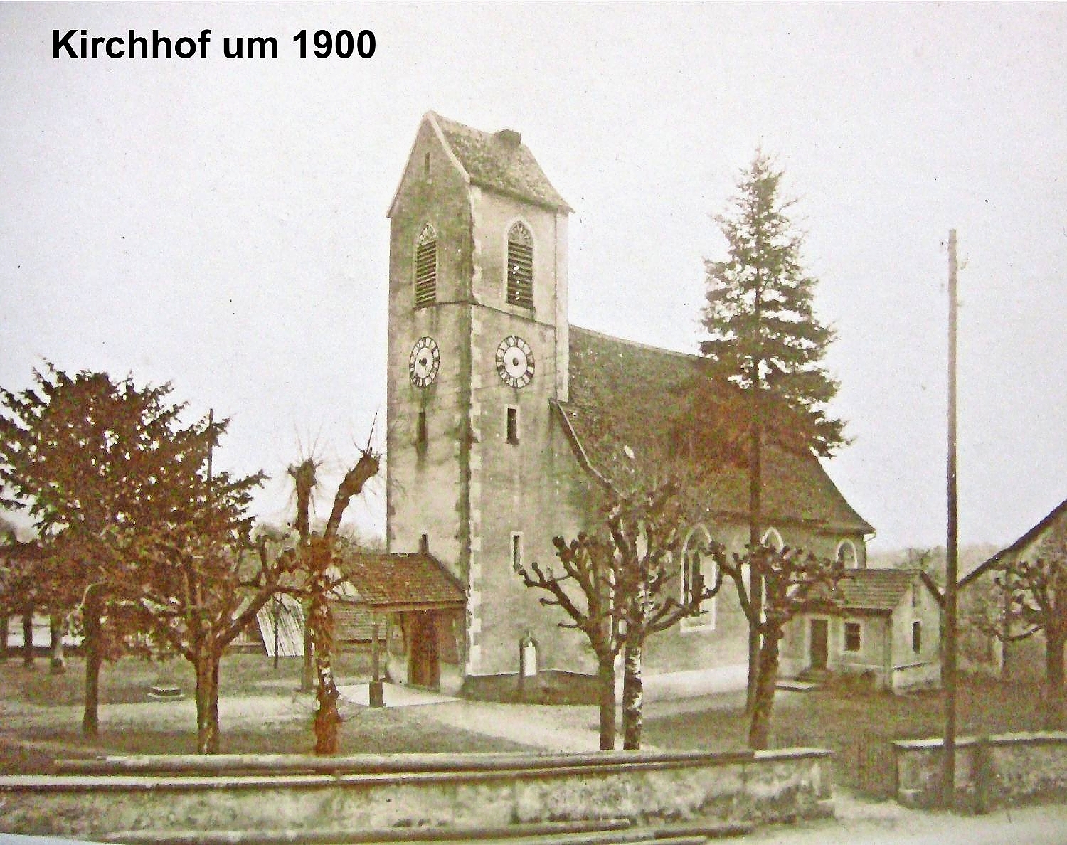 Eine Aufnahme des Kirchhofes von Mumpf um 1900. Diese Fotografie und viele andere sind auf WikiMumpf digitalisiert.